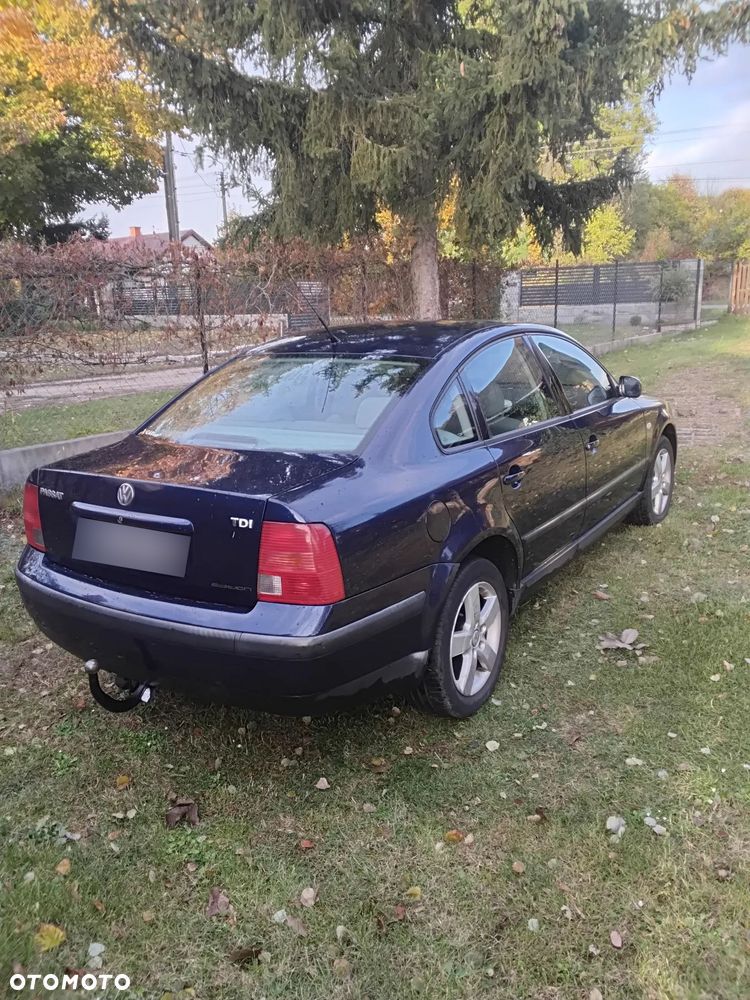 Volkswagen Passat 1.9 TDI Comfortline - 4