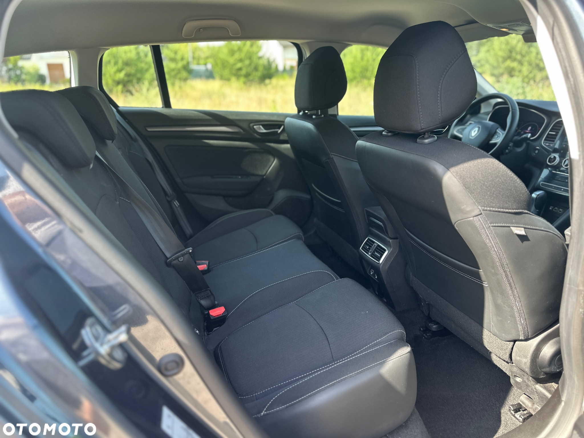 Renault Megane Grandtour E-TECH Plug-in 160 BUSINESS EDITION - 14