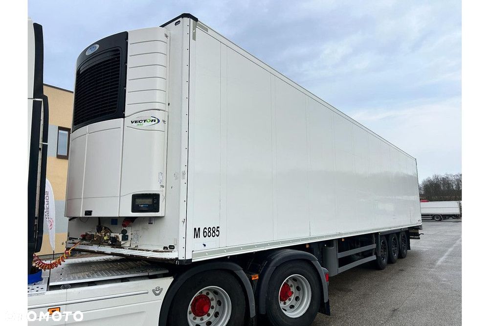 Schmitz Cargobull + CARRIER VECTOR 1950 - 2