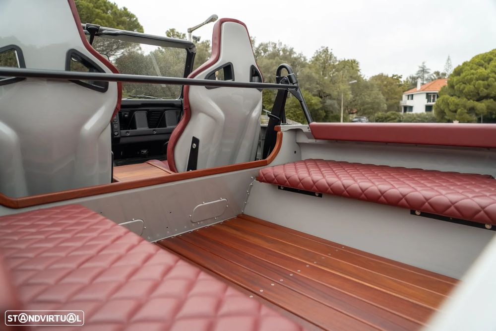 Land Rover Defender - 17