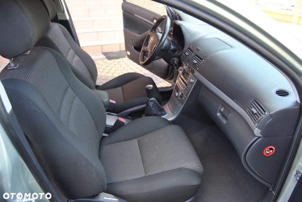 Toyota Avensis 1.8 VVT-i Sol - 33