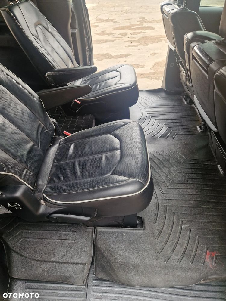 Chrysler Pacifica - 11