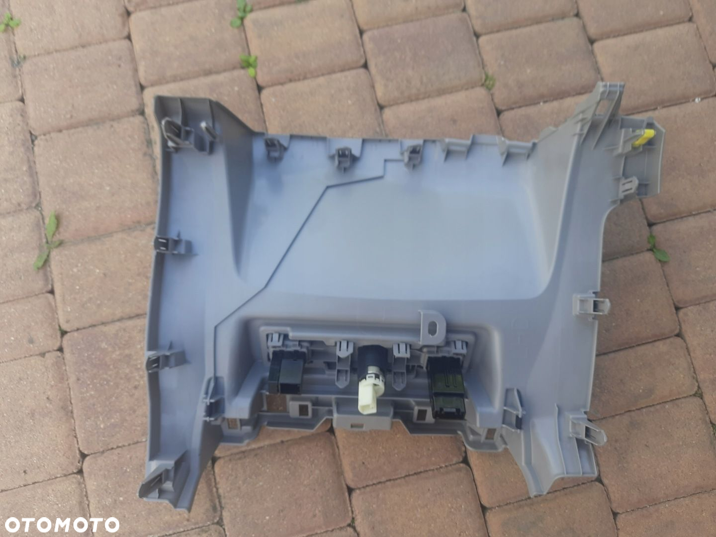 PANEL GRZANIA FOTELI TOYOTA PRIUS PLUS 14-19r - 4