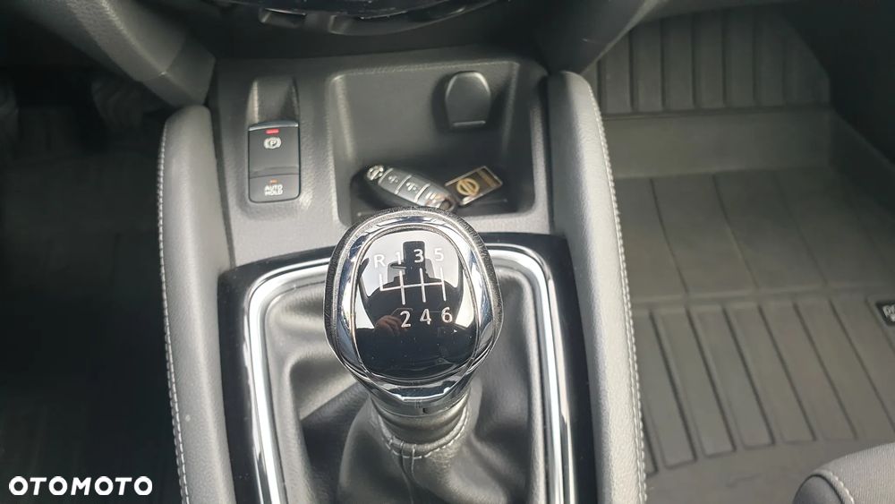 Nissan Qashqai 1.3 DIG-T N-Connecta EU6d - 36