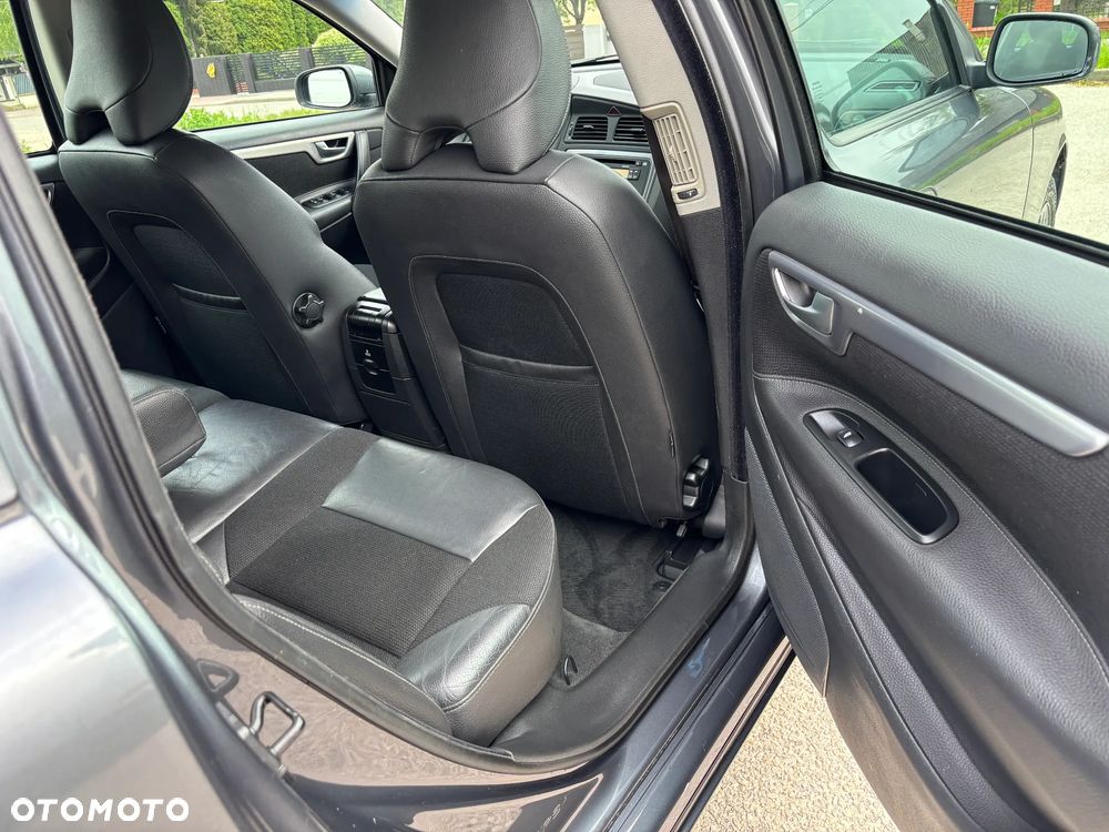 Volvo V70 2.4 Momentum - 22