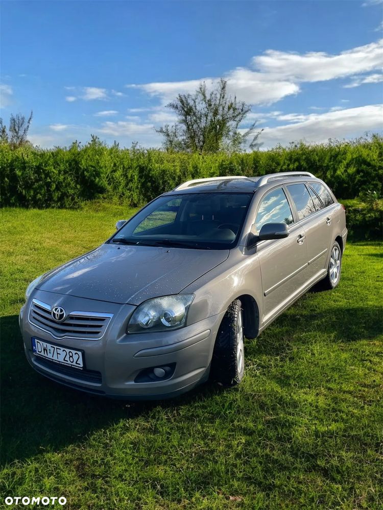 Toyota Avensis - 1