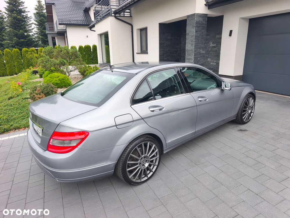 Mercedes-Benz Klasa C 180 CGI BlueEFFICIENCY Avantgarde - 17