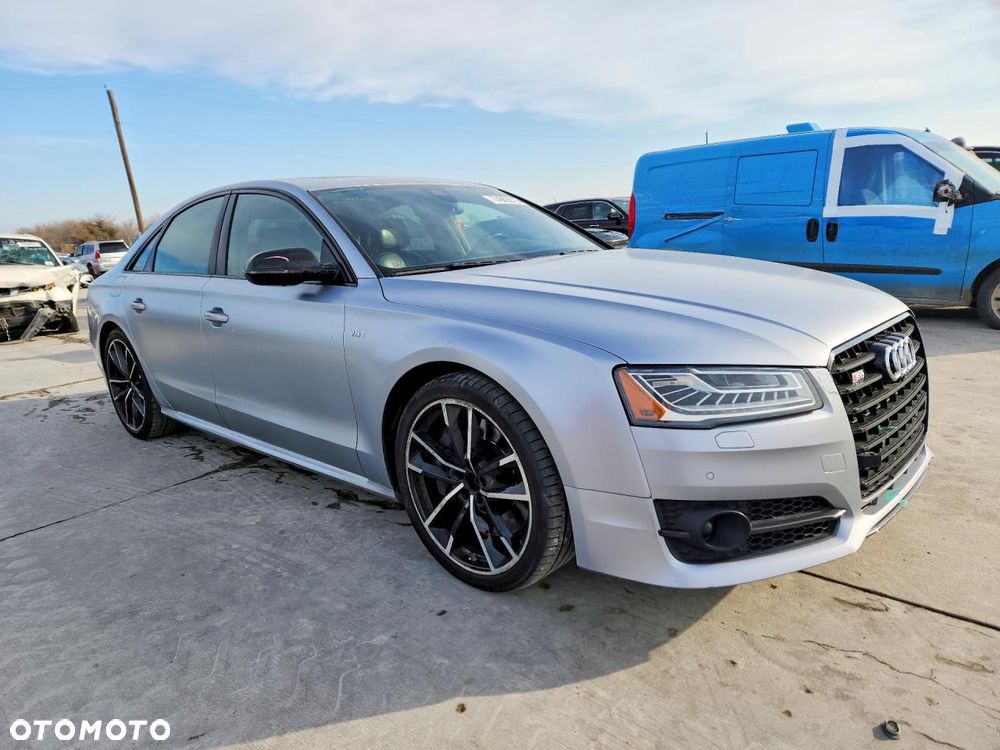 Audi S8 - 3