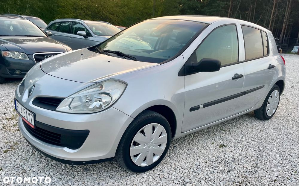 Renault Clio 1.2 16V Authentique - 11