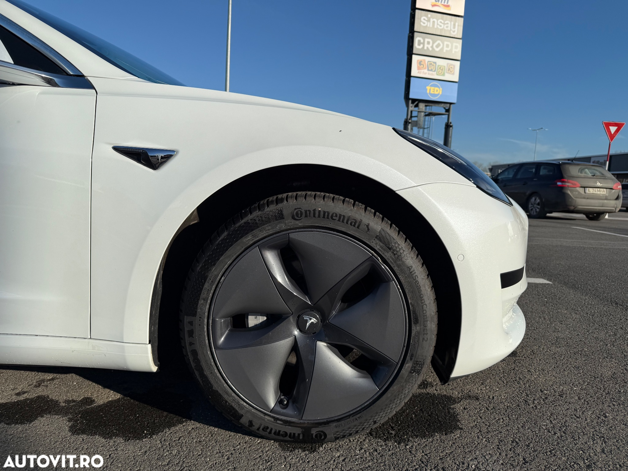 Tesla Model 3 - 13