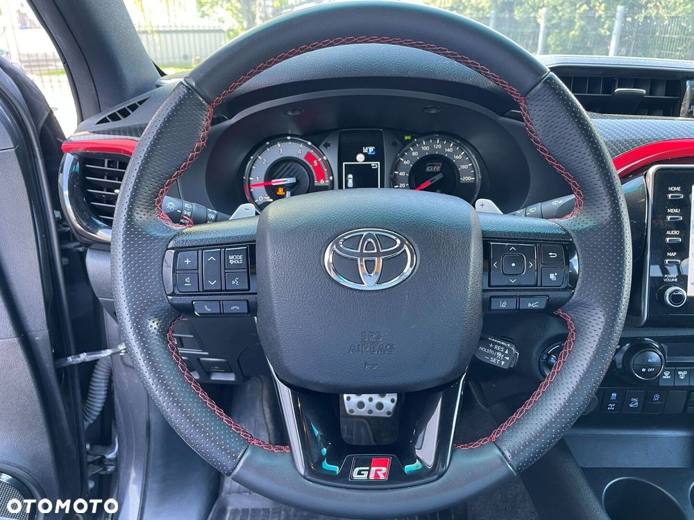 Toyota Hilux 2.8 D-4D Double Cab GR Sport 4x4 - 10