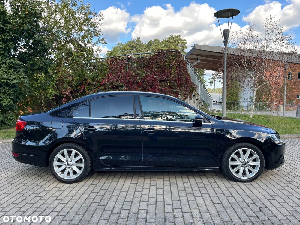 Volkswagen Jetta 2.0 TDI DPF DSG Trendline - 2