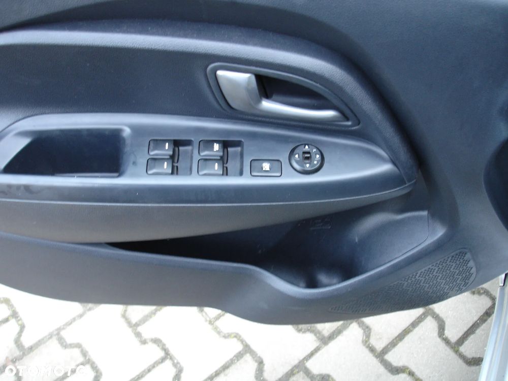 Kia Rio 1.1 CRDI Dream Team Edition - 10