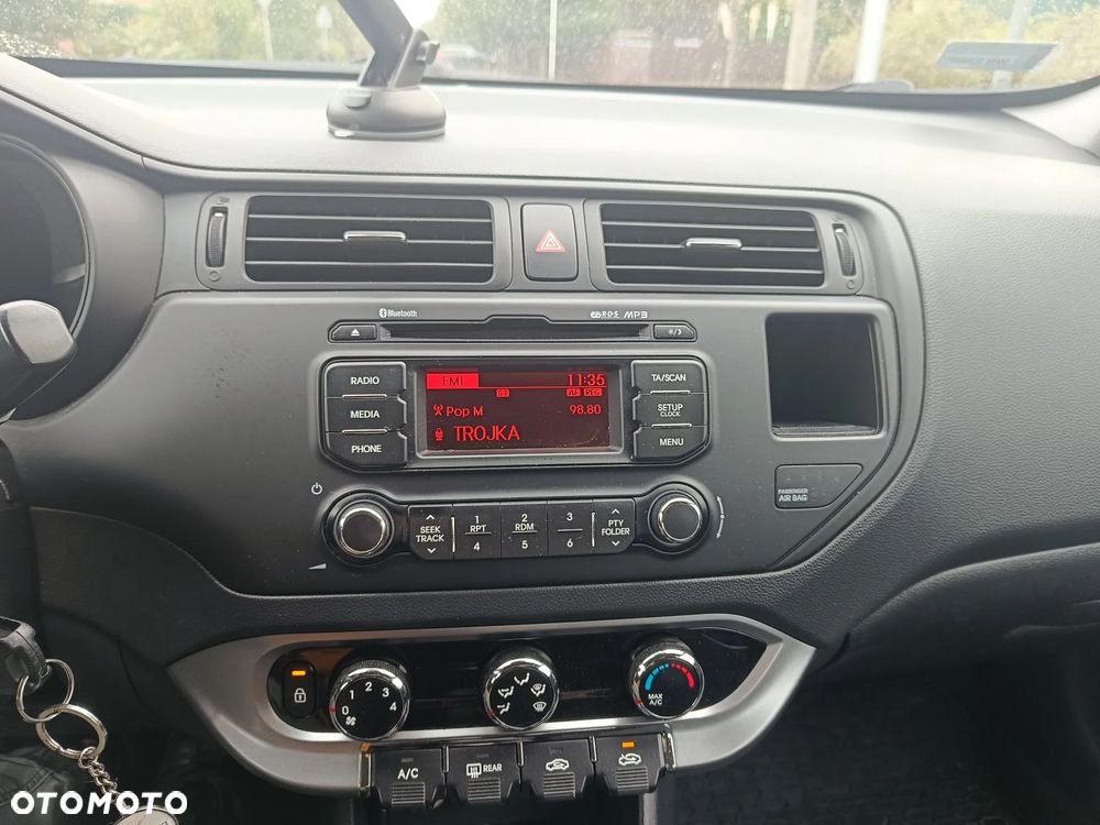 Kia Rio - 15