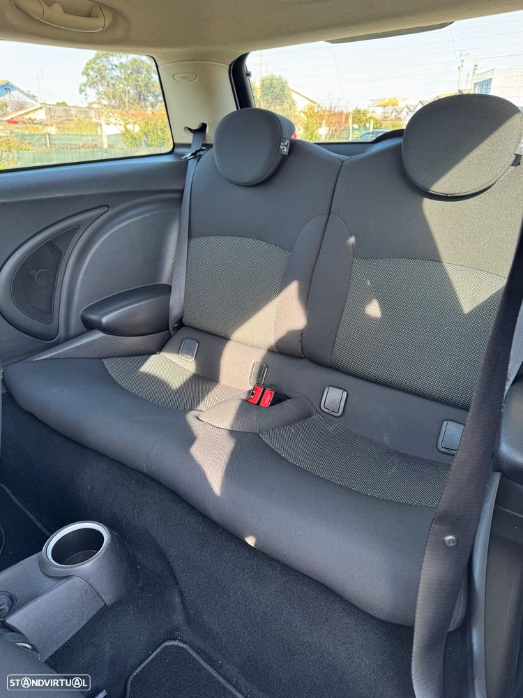 MINI 3 Portas One D - 10