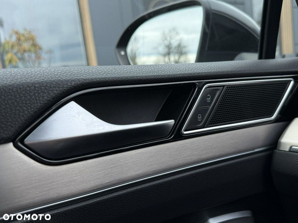 Volkswagen Passat 2.0 TSI Elegance DSG - 35