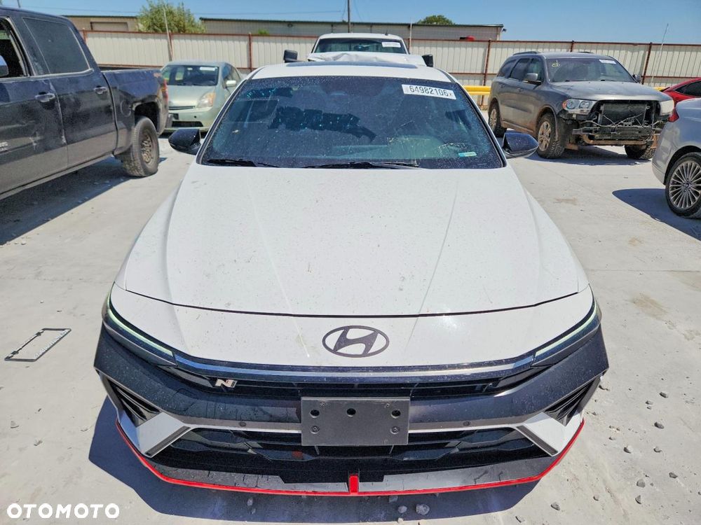 Hyundai Elantra - 2