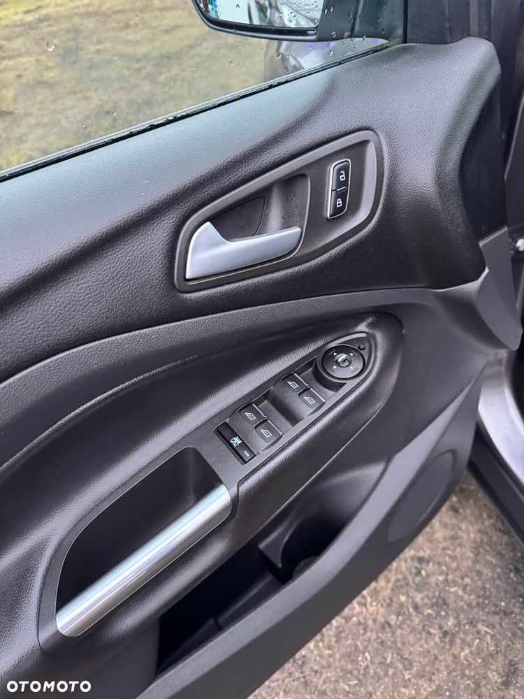 Ford Kuga 2.0 TDCi 4x4 Titanium - 37