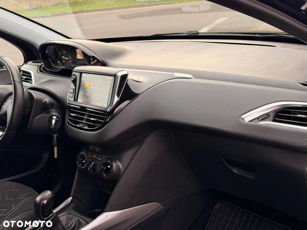 Peugeot 2008 1.2 Pure Tech Style - 28