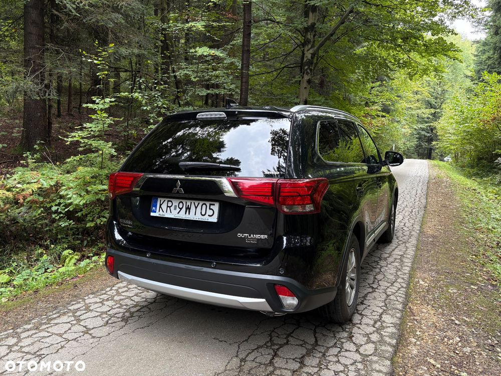 Mitsubishi Outlander 2.0 Instyle + 4WD CVT - 10