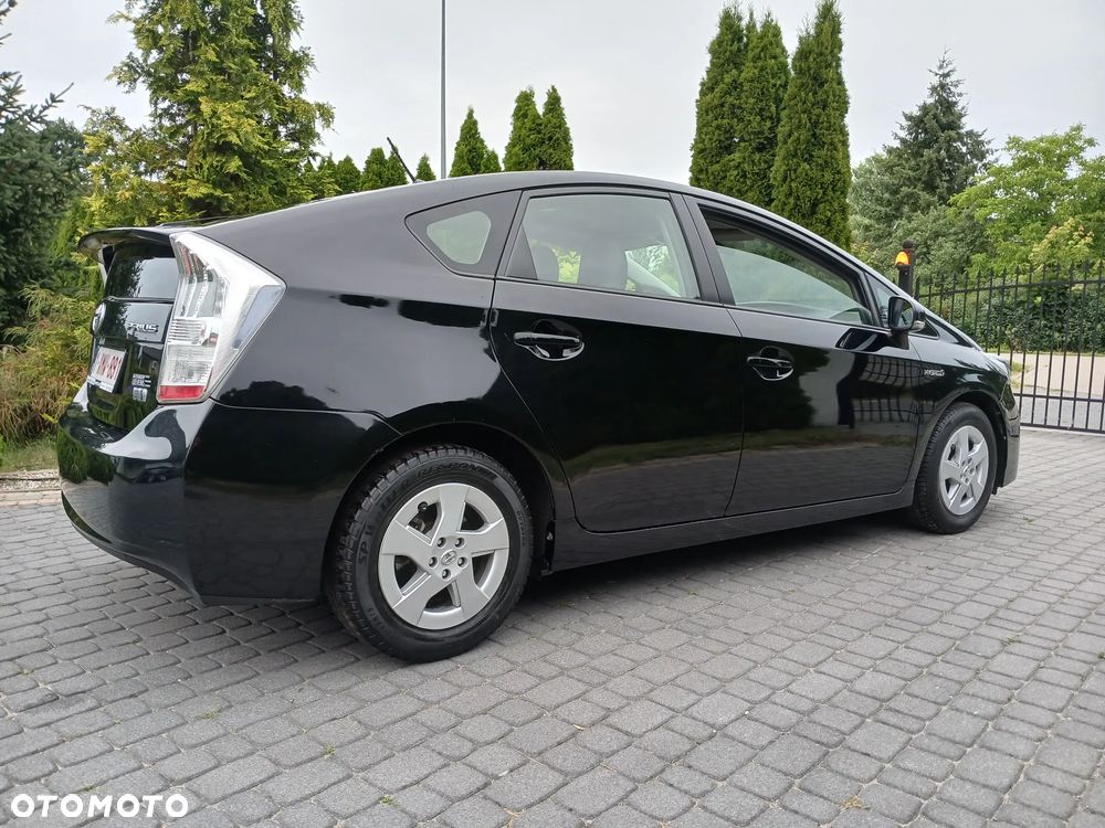 Toyota Prius (Hybrid) Executive - 19