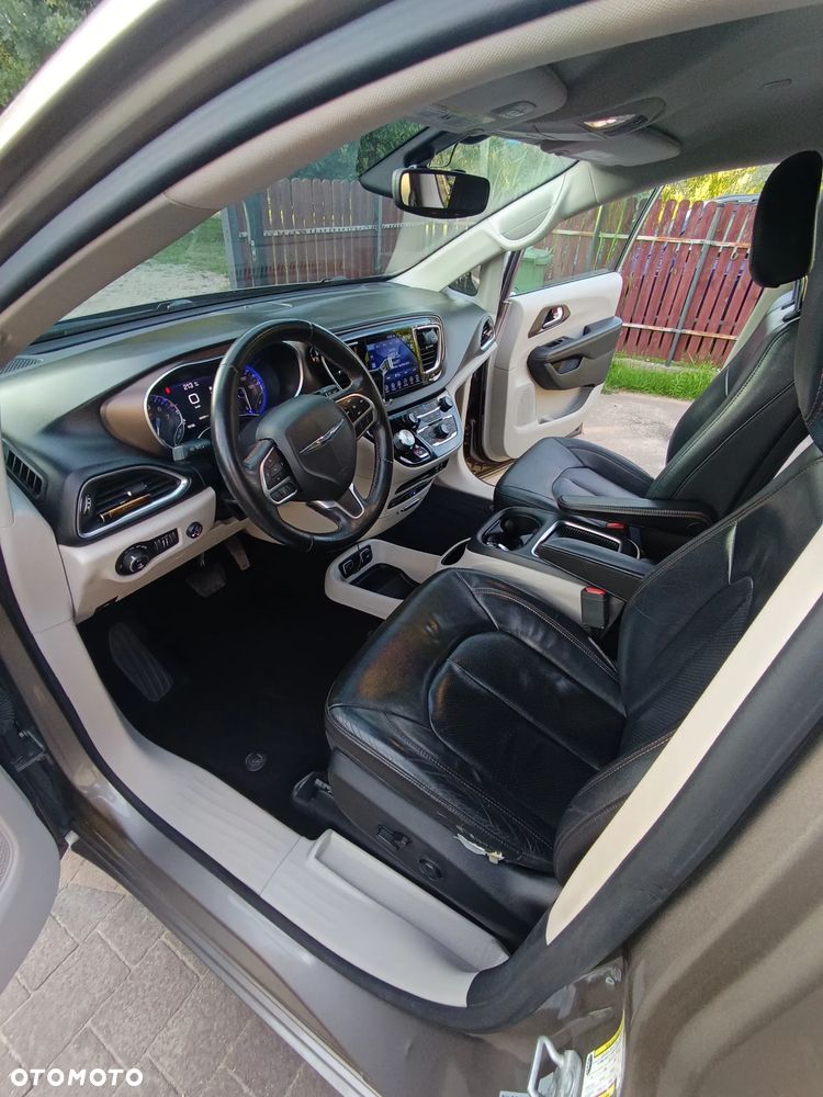 Chrysler Pacifica - 15