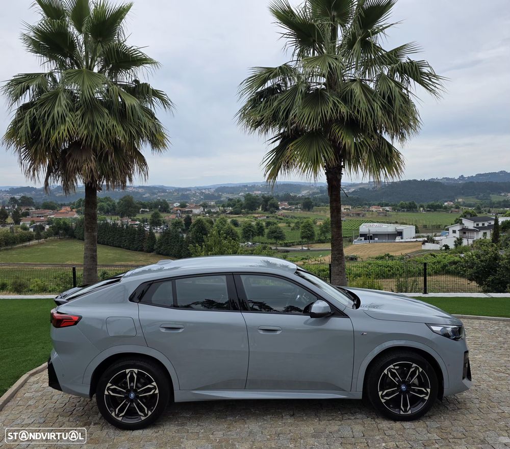 BMW iX2 eDrive20 Pack Desportivo M - 16
