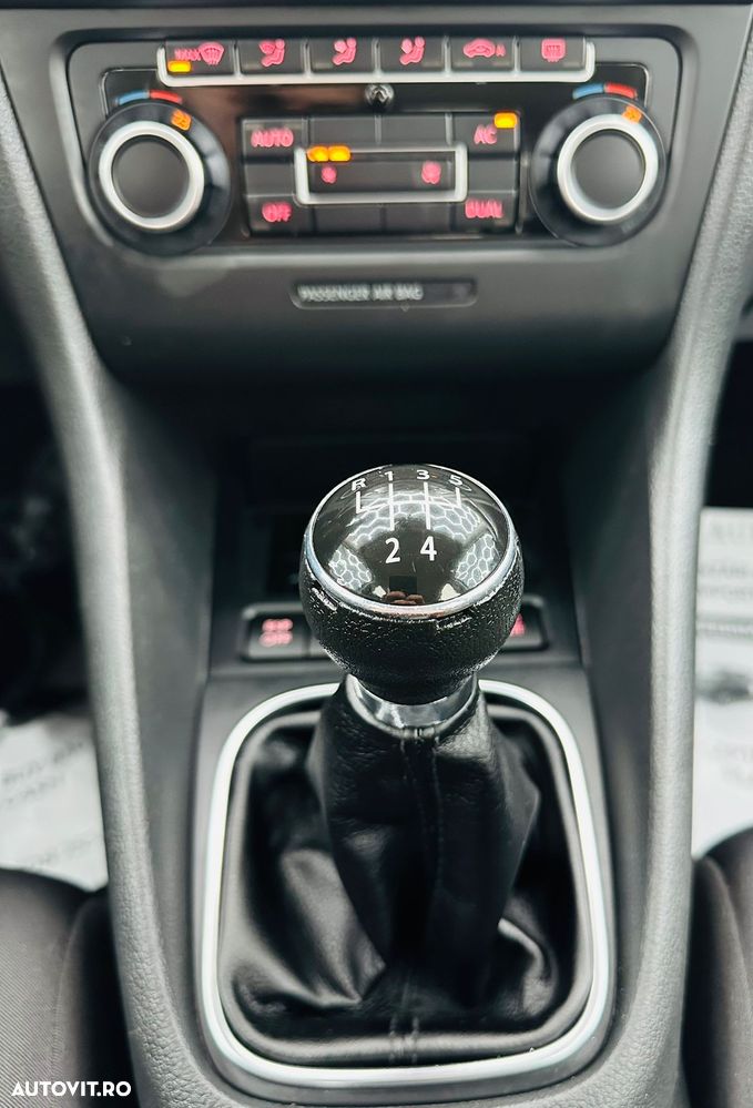 Volkswagen Golf 1.6 TDI DPF BlueMotion - 23