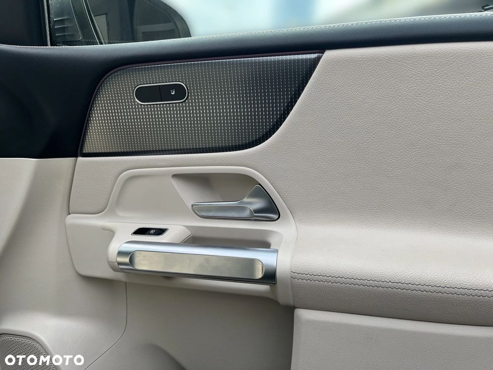 Mercedes-Benz GLB 200 7G-DCT Progressive - 12