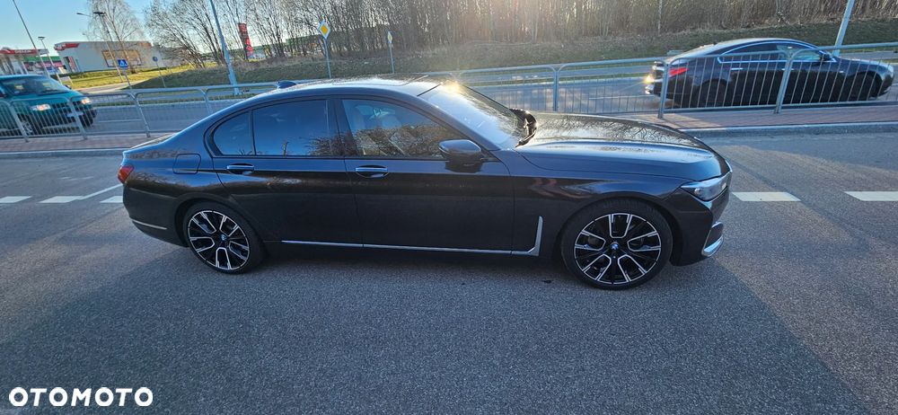 BMW Seria 7 740d xDrive mHEV - 6