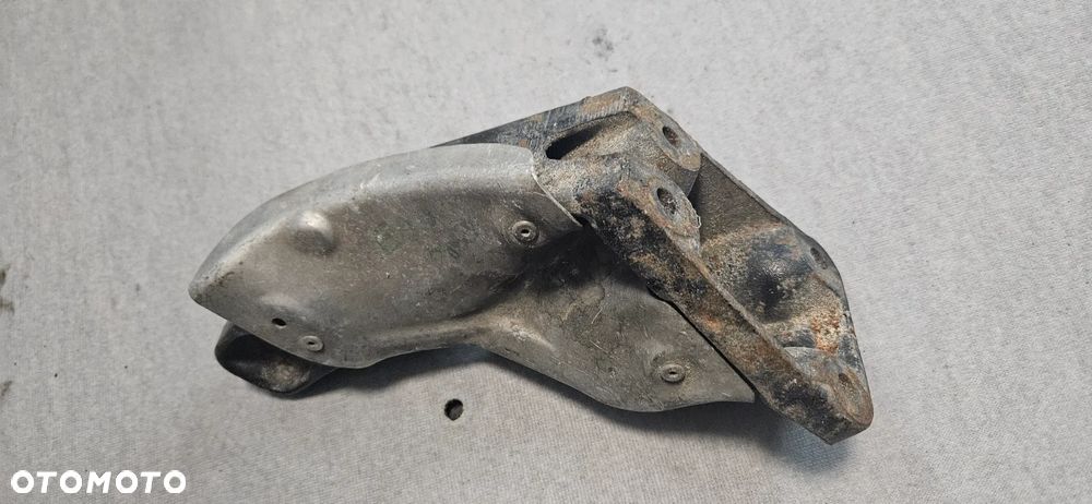 Łapa wspornik silnika BMW E90 E91 E92 3,0 D 6770044 - 3
