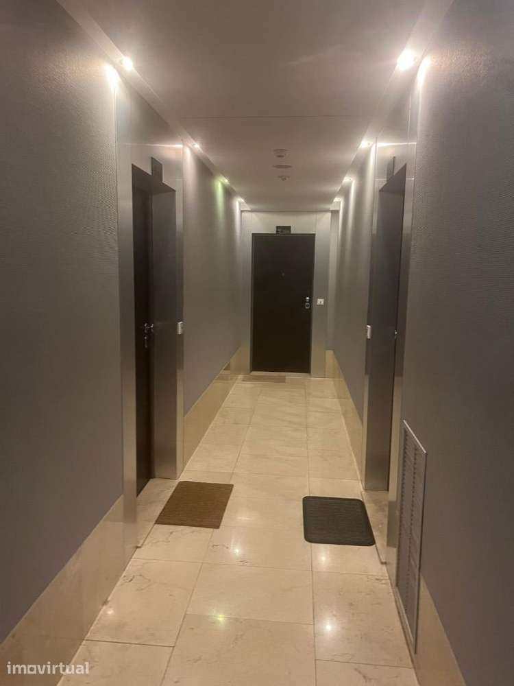 Apartamento T2 para arrendar/alugar Edifício Boss Luxury Tower - Porto - Grande imagem: 4/29