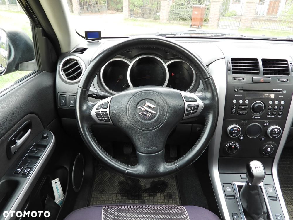 Suzuki Grand Vitara 2.4 Premium - 12