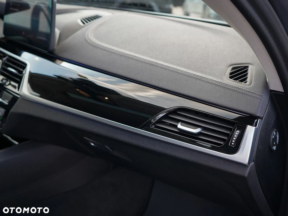 BMW Seria 5 530d xDrive Touring Luxury Line - 21