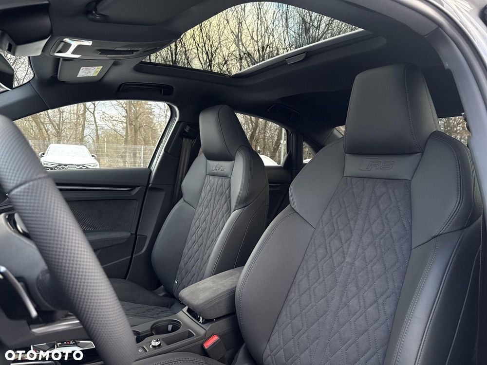 Audi RS3 Limousine - 11