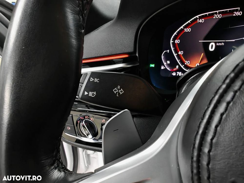 BMW Seria 5 530i AT MHEV - 29