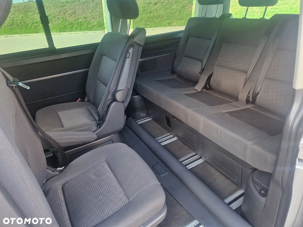 Volkswagen Multivan - 11