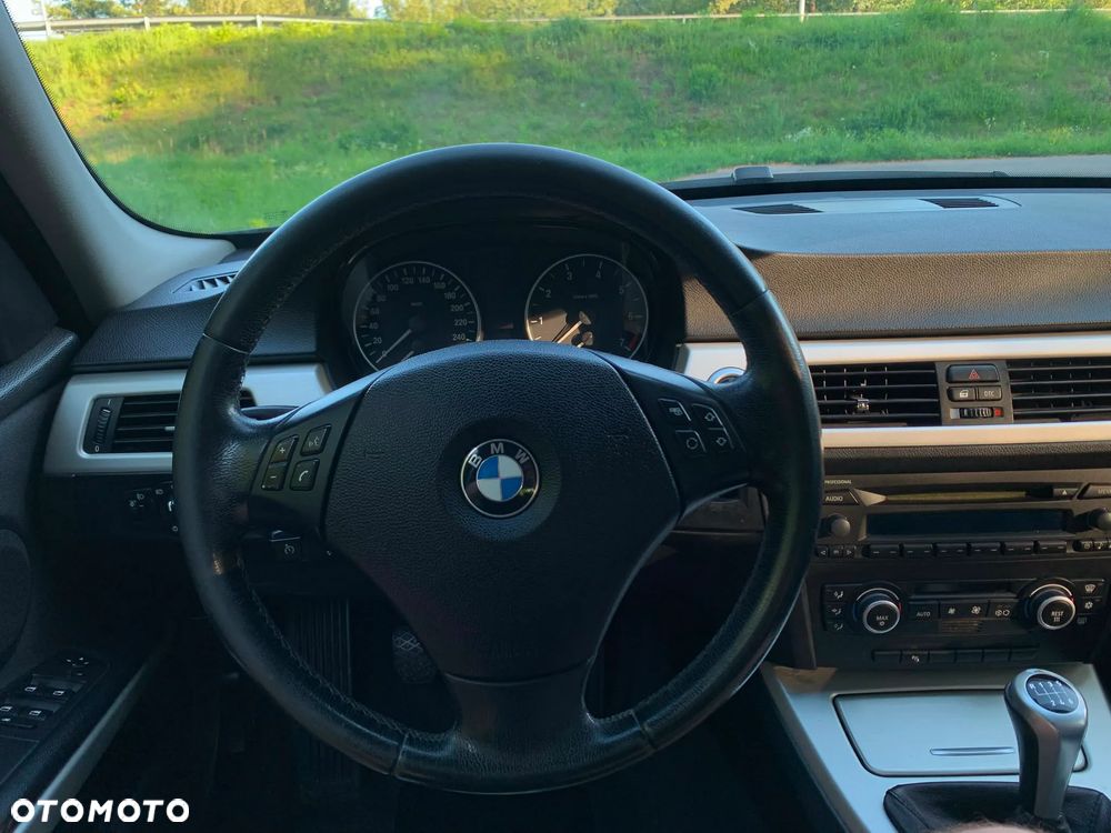 BMW Seria 3 318i - 15
