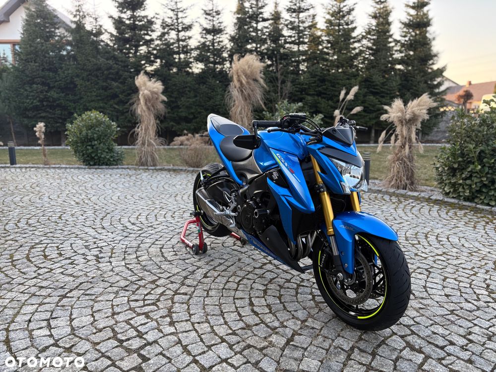 Suzuki GSX - 7