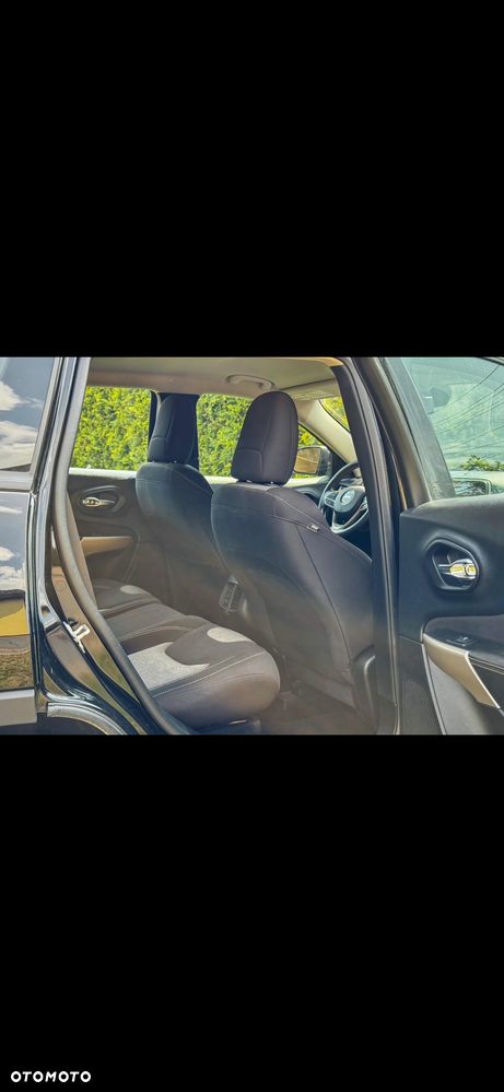 Jeep Cherokee - 13