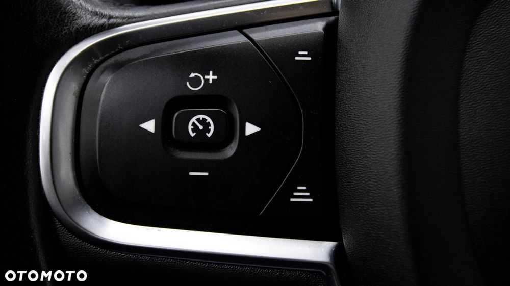 Volvo XC 60 T6 Plug-In Hybrid AWD R-Design - 24