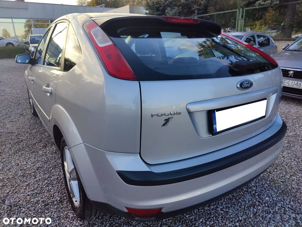 Ford Focus 1.6 Ghia - 21