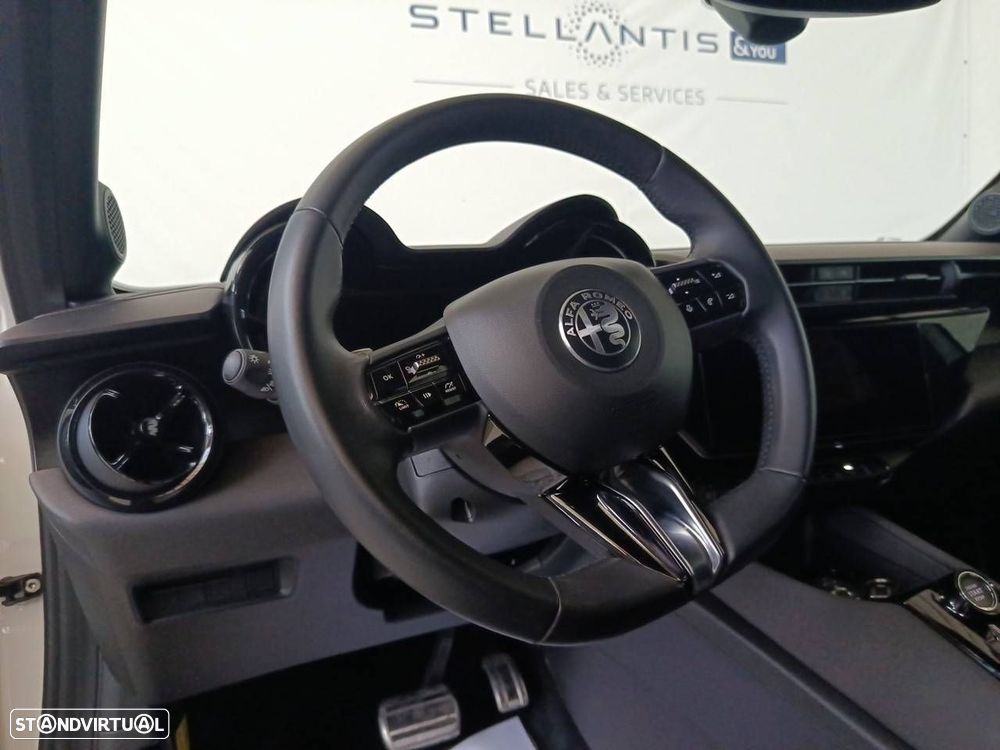 Alfa Romeo Junior 1.2 Speciale eDCT6 - 12