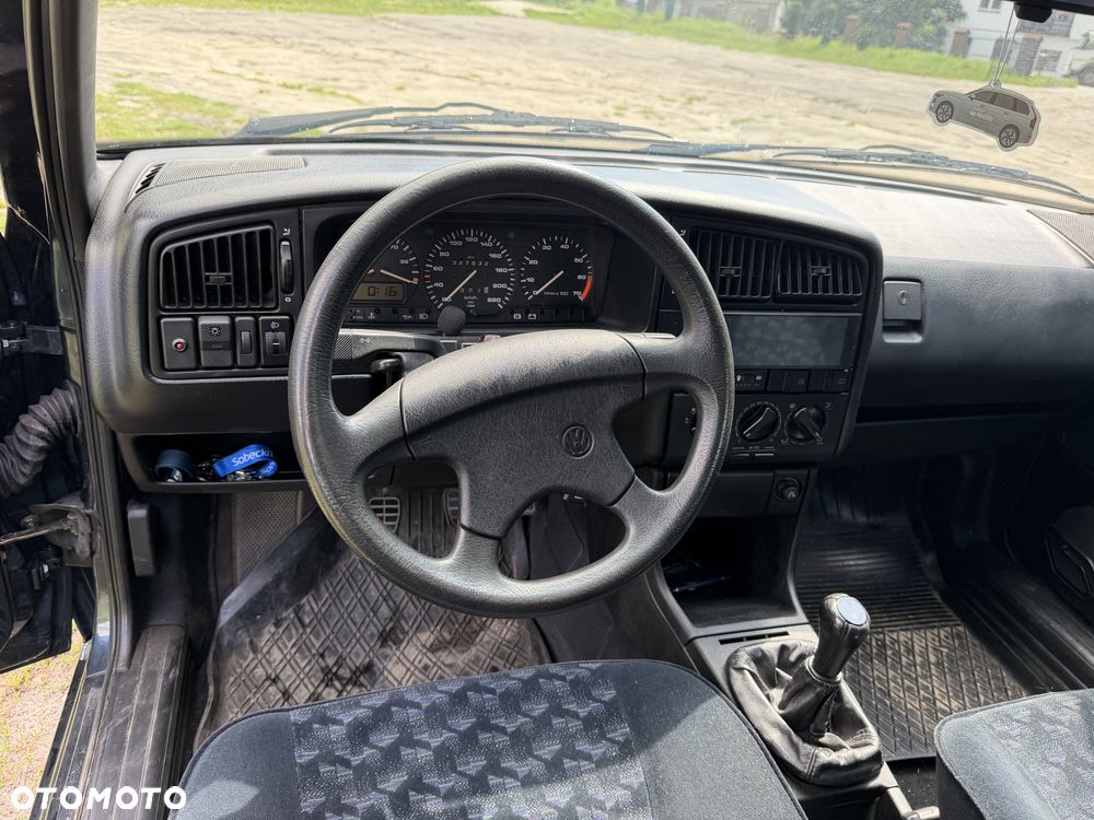 Volkswagen Passat 1.8 GL - 12
