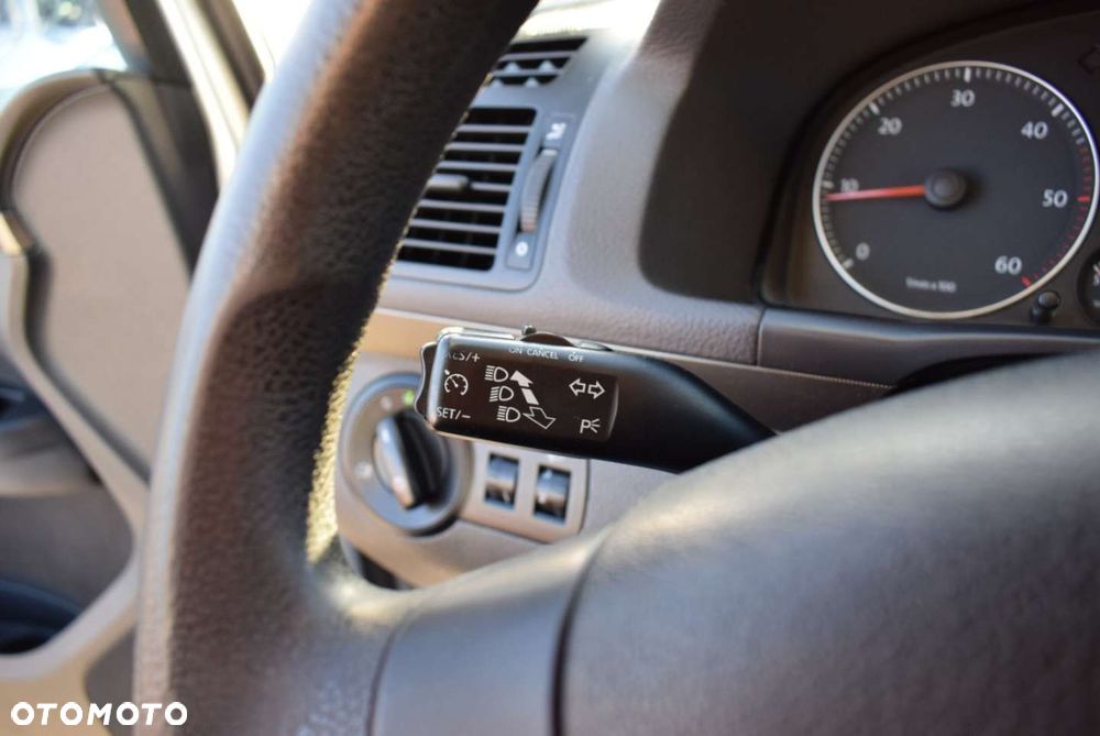 Volkswagen Touran - 25