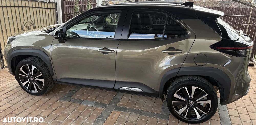 Toyota Yaris Cross 1.5 VVT-i HSD 4x4 Exclusive Premiere - 4