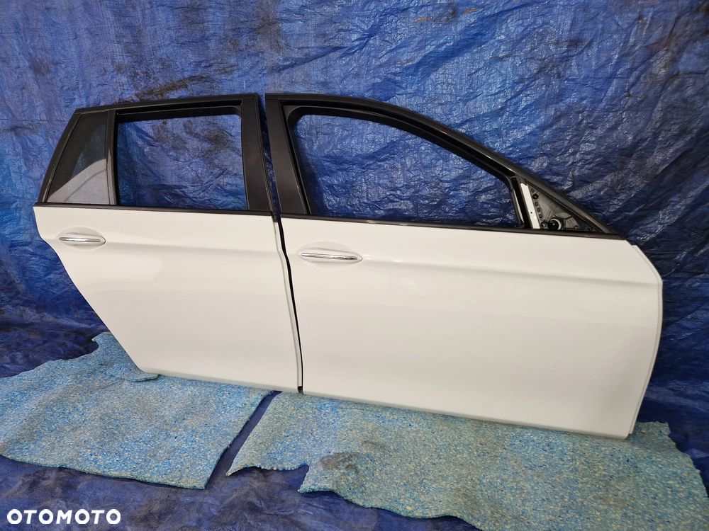 BMW F10 F11 Drzwi Prawe przednie A300 ALPINEWEISS Kompletne - 4