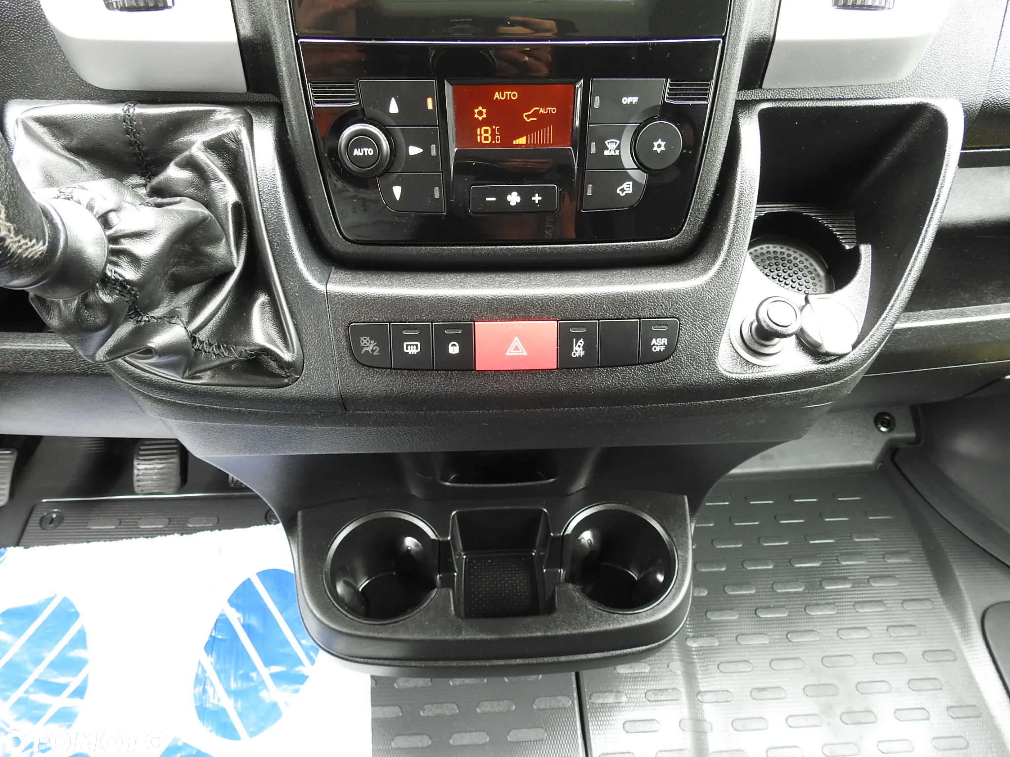 Peugeot BOXER FURGON BRYGADÓWKA 6 MIEJSC TEMPOMAT NAWIGACJA KLIMATYZACJA LEDY ASO 160KM [ H80381 ] - 32