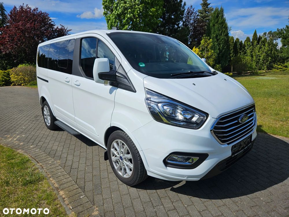 Ford Tourneo Custom - 1