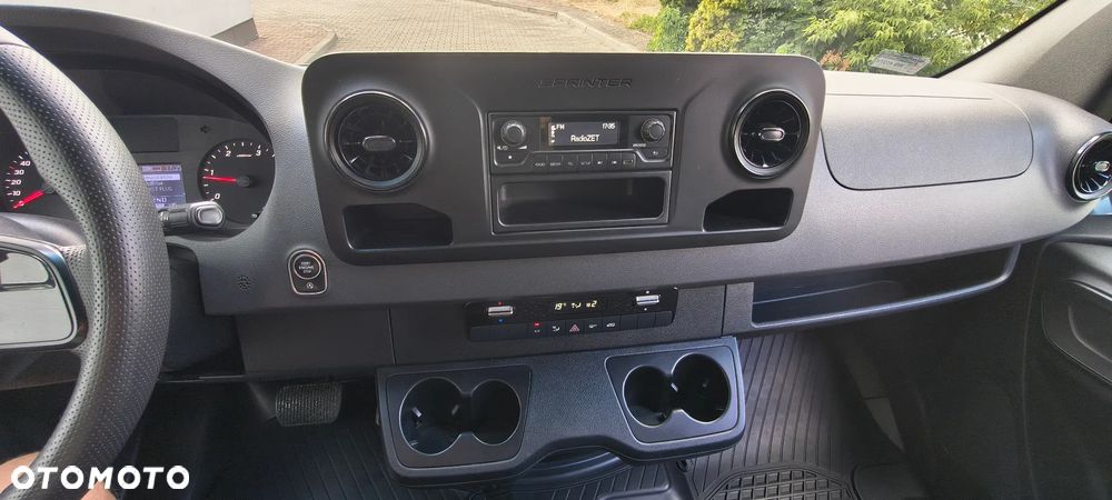 Mercedes-Benz Sprinter - 14